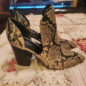 Charles David Yarro Booties